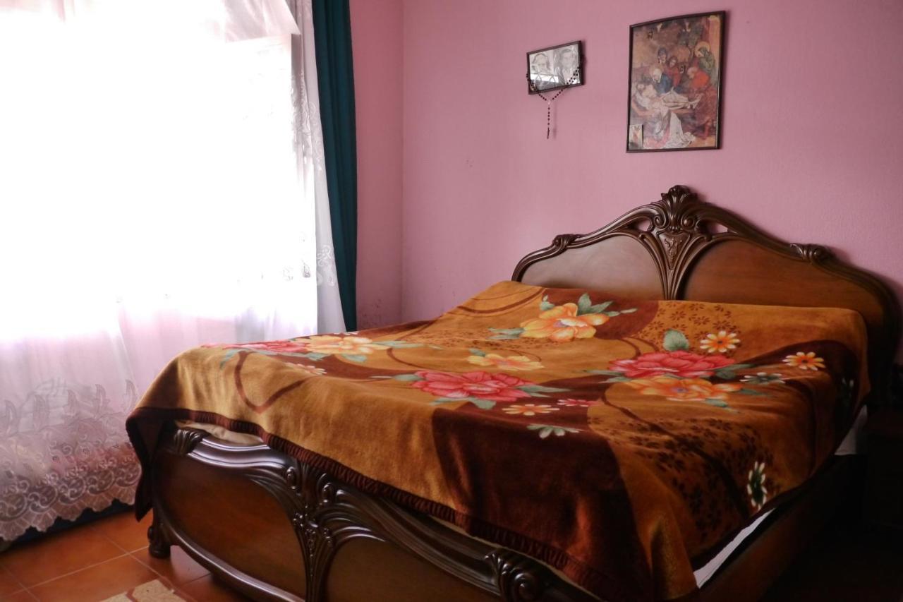 Florians Guesthouse Shkoder Phòng bức ảnh